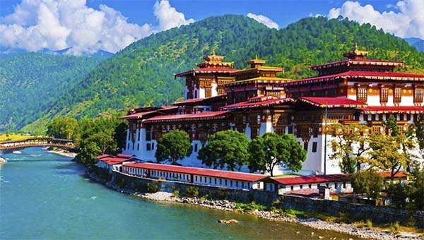 Punakha Dzong - Majestic Bhutanese fortress showcasing stunning architecture, intricate design, and cultural heritage nestled amidst picturesque valleys."